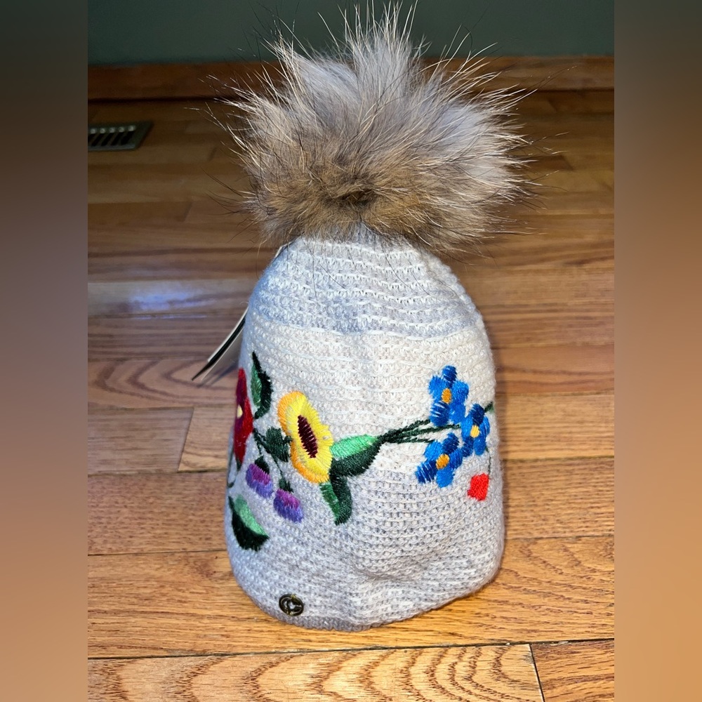 BNWT Chaos Headwear Fur Pompom Embroidered Toque